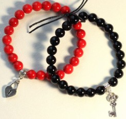 Парные браслеты Ключ от сердца (из агата и коралла)