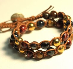 Браслет Золотце (тигровый, бычий, соколиный глаз и бусина под золото) 8 мм