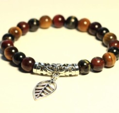 Браслет-талисман с глазковыми камнями и ажурным бейлом