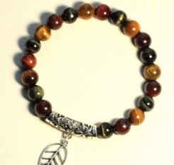 Браслет-талисман с глазковыми камнями и ажурным бейлом