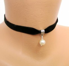 Чокер на бархатной ленте с жемчугом