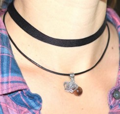 Чокер на бархатной ленте и шнуре Корона и тигровый глаз