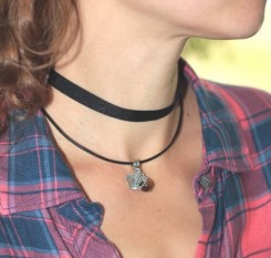 Чокер на бархатной ленте и шнуре Корона и тигровый глаз