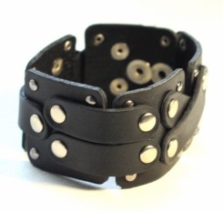 Кожаный браслет (P611) черный