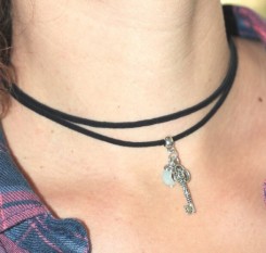 Кожаный чокер с подвеской ключик и мятный агат