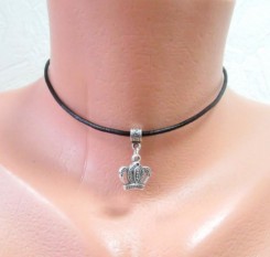 Обтягивающее ожерелье чокер Корона на черном кожаном шнуре