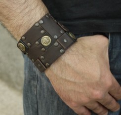 Широкий кожаный браслет черный или коричневый (P609)