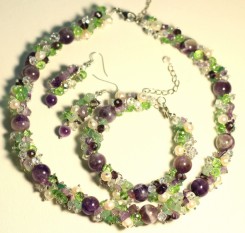 Браслет из микса камней Аметистовый цветок