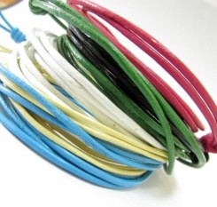 Кожаный витый браслет голубой