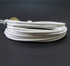 Кожаный витый браслет белый