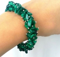 Браслет натуральный малахит (сечка камня) на резинке