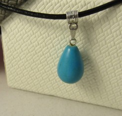 Кулон с бирюзой на кожаном шнуре
