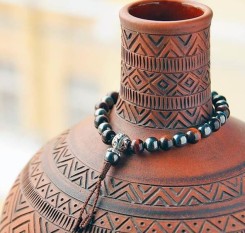 Четки-браслет из гематита и бычьего глаза