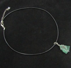 Кулон из малахита бархатного