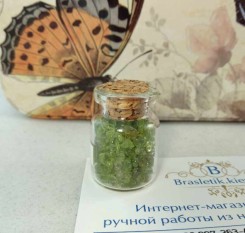 Сувенирная бутылочка с камнем оливин
