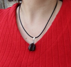 Кулон с гранатом альмандин