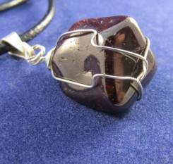 Кулон с гранатом альмандин