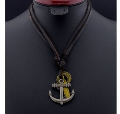 Мужской кулон на коже с якорем