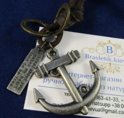 Мужской кулон на коже с якорем