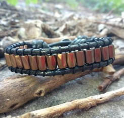 Брутальный браслет с бронзовым гематитом на деньги