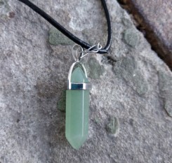 Кулон с нефритом (кристалл)