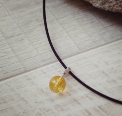 Кулон цитрин шар 12 мм на кожаном шнуре