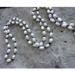 Длинные бусы из речного жемчуга и хрусталя