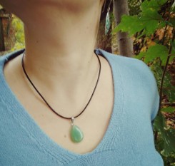 Кулон в форме капли с нефритом