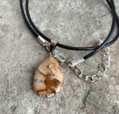 Кулон капелька из яшмы пейзажной