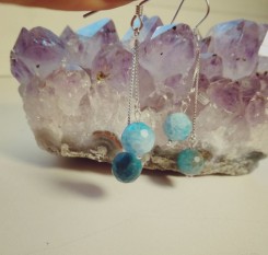 Срібні сережки із апатиту і ларимару на цепочках