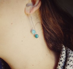 Срібні сережки із апатиту і ларимару на цепочках