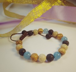 Жіночий браслет із міксу каменів-талісманів по 8мм