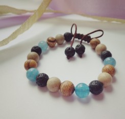 Жіночий браслет із міксу каменів-талісманів по 8мм