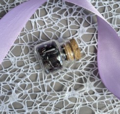 Сувенирная бутылочка из камнем гранат