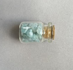 Бутылочка-оберег с аквамарином для душевной гармонии