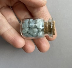 Бутылочка-оберег с аквамарином для душевной гармонии