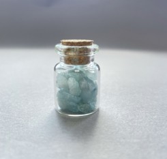 Бутылочка-оберег с аквамарином для душевной гармонии