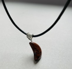 Кулон полумесяц из натурального обсидиана красного