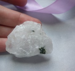 Необроблений білий кварц (Україна)