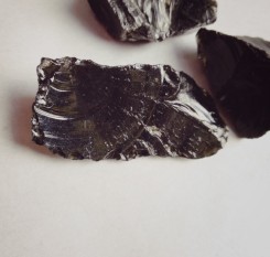 Зріз необробленого чорного обсидіану, 20 грам