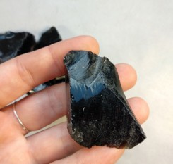 Зріз необробленого чорного обсидіану, 20 грам