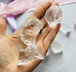 Прозрачный кристалл горного хрусталя, 40грамм