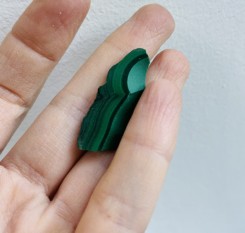 Зріз малахіта - талісман корисних зв'язків та багатства