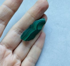 Зріз малахіта - талісман корисних зв'язків та багатства