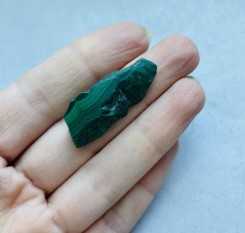 Зріз малахіта - талісман корисних зв'язків та багатства