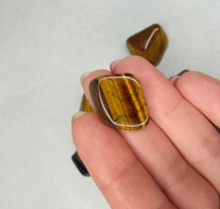 Камень тигровый глаз защита от негатива и сглаза