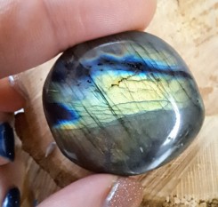 Сувенірний камінь-талісман лабрадор 