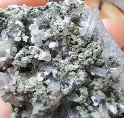 Друза з кристалів галеніту і прозорого кварцу, 39грам