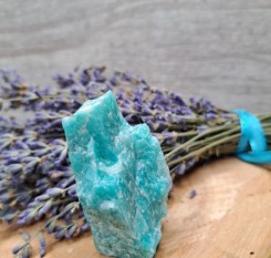 Камінь амазоніт необроблений на захист сім'ї та будинку