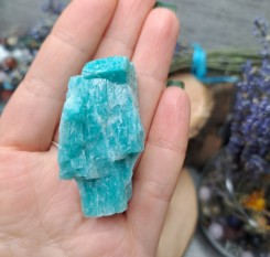 Камінь амазоніт необроблений на захист сім'ї та будинку